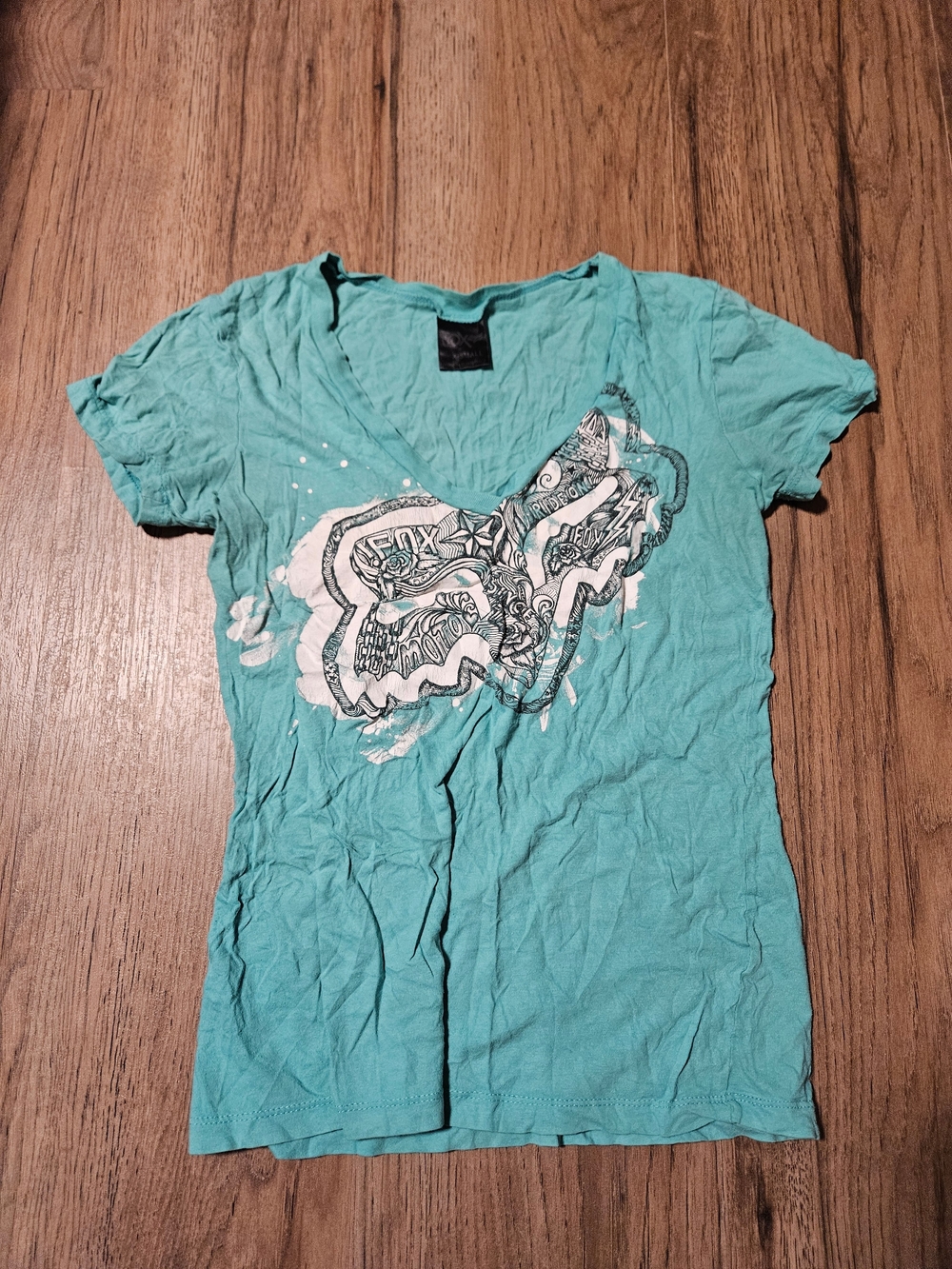 Fox Teal Short Sleeve V-Neck Tee with Fox Graphic